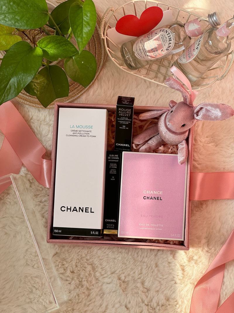Chanel Pink Encounter Acrylic Butterfly Gift Set view