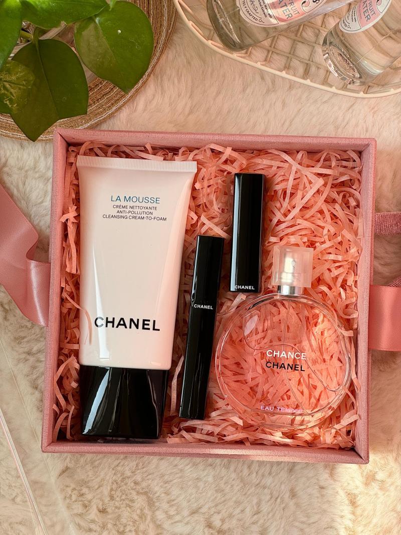 Chanel Pink Encounter Acrylic Butterfly Gift Set view