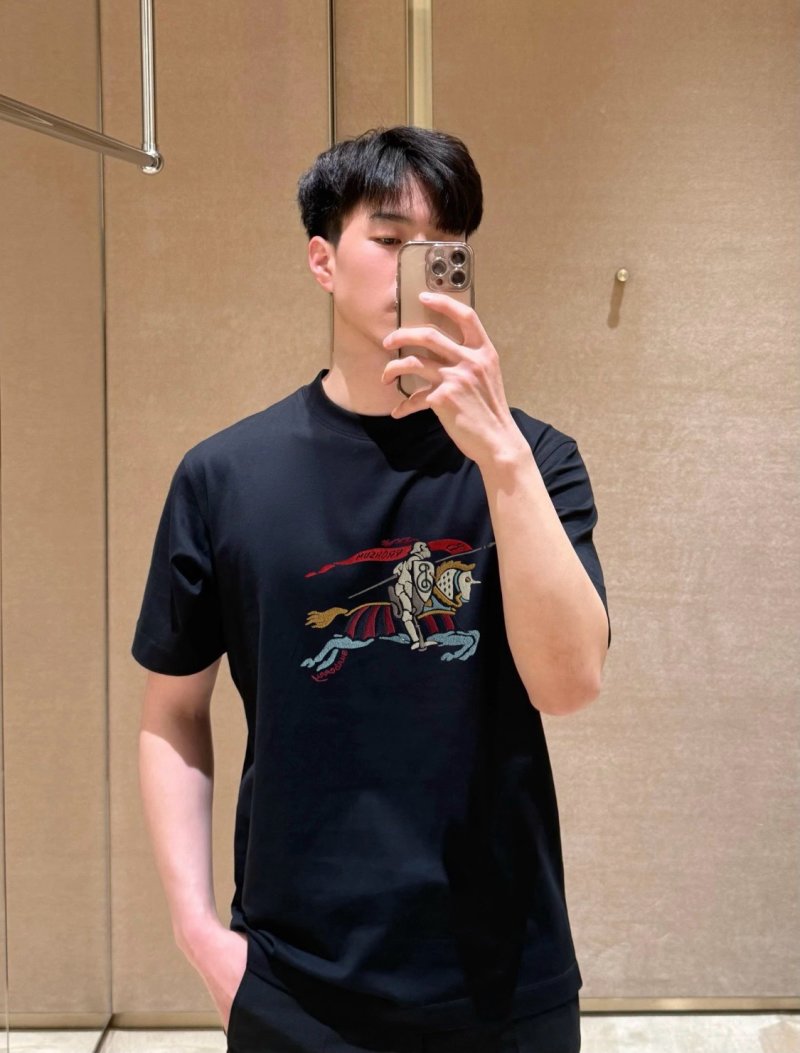 Burberry Black Equestrian Knight Graphic T-Shirt view