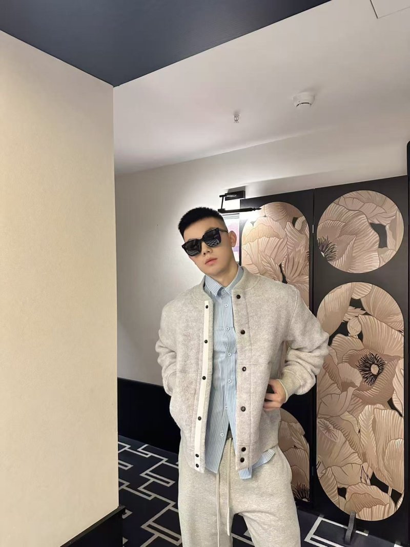 Essentials Fear of God Oversized Cream Fleece Jacket view