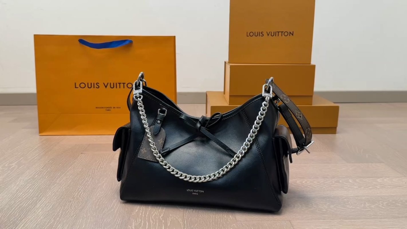 Louis Vuitton Black Leather Chain Shoulder Bag