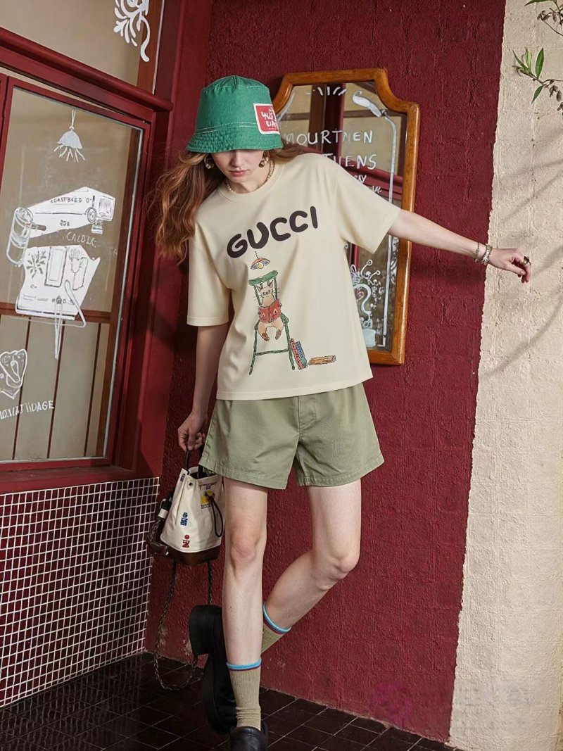 Gucci Cream Graphic Bear T-Shirt
