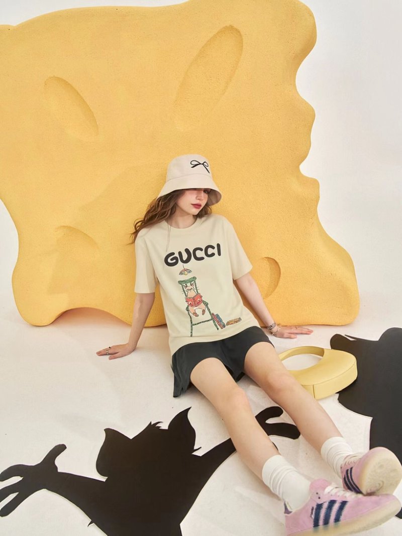 Gucci Cream Graphic Bear T-Shirt view