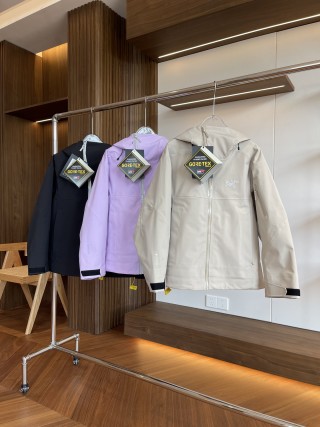 Arc'teryx GORE-TEX Cream Hardshell Jacket view 10