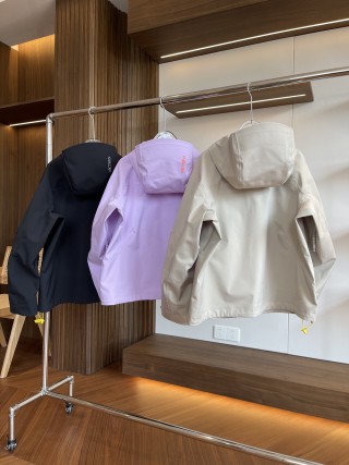 Arc'teryx GORE-TEX Cream Hardshell Jacket view 11