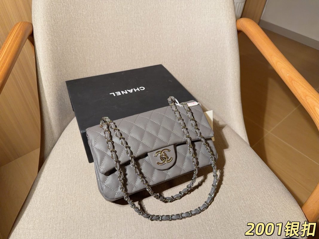 Chanel Classic Flap Caviar Quilted Burgundy 25cm Silver Hardware view