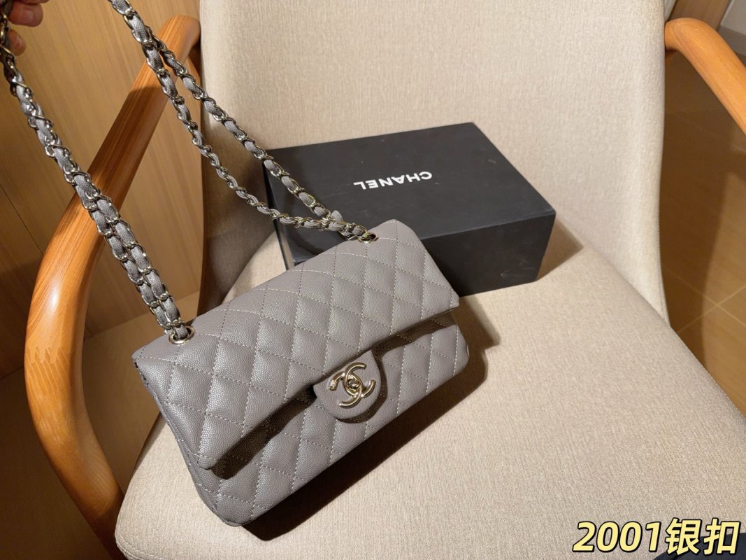 Chanel Classic Flap Caviar Quilted Burgundy 25cm Silver Hardware view