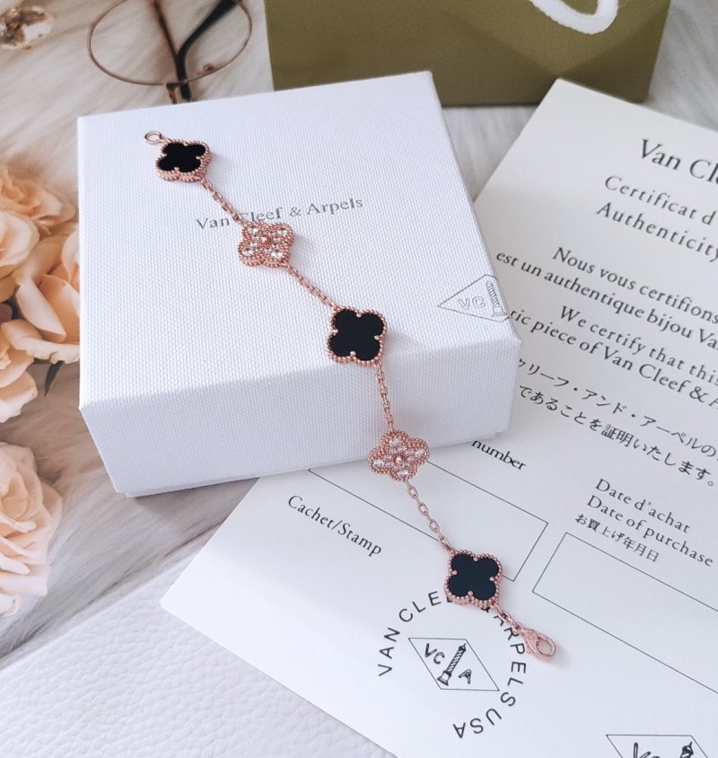 Van Cleef & Arpels Clover Black Mother-of-Pearl Rose Gold Bracelet view