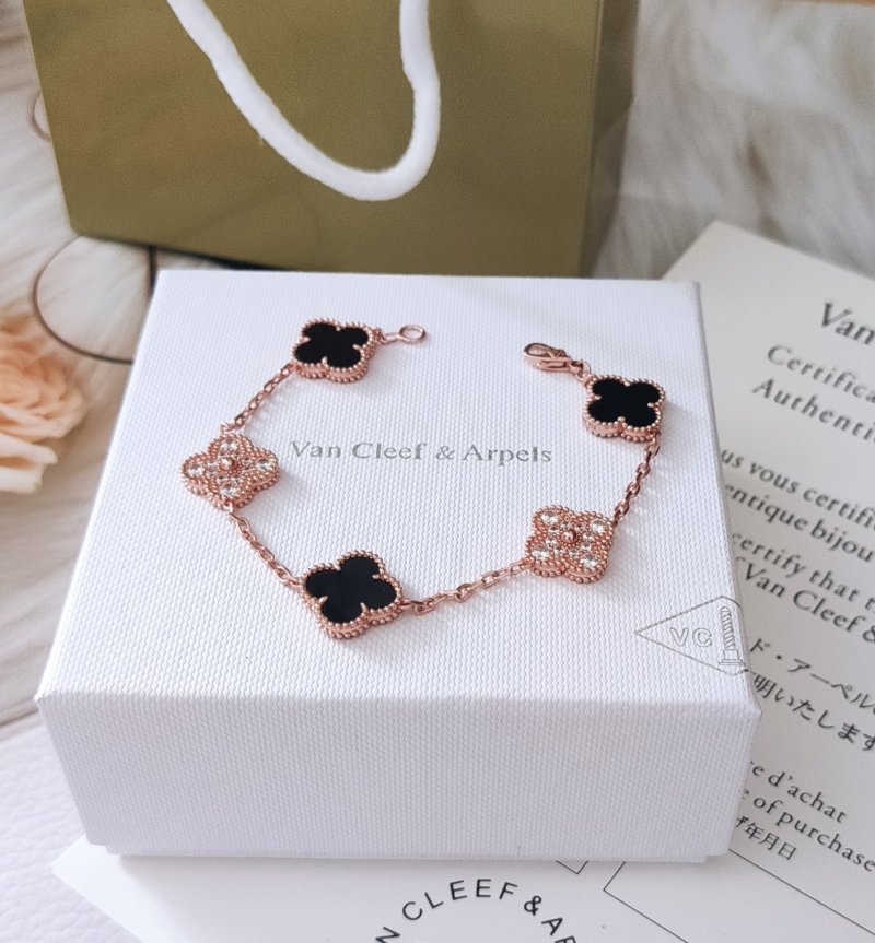 Van Cleef & Arpels Clover Black Mother-of-Pearl Rose Gold Bracelet view