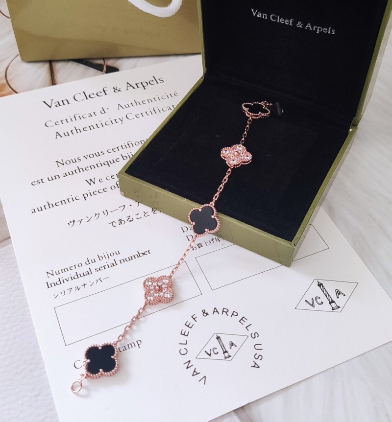 Van Cleef & Arpels Clover Black Mother-of-Pearl Rose Gold Bracelet view
