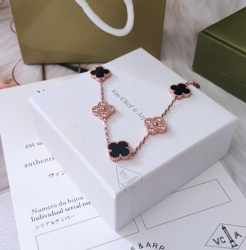 Van Cleef & Arpels Clover Black Mother-of-Pearl Rose Gold Bracelet view