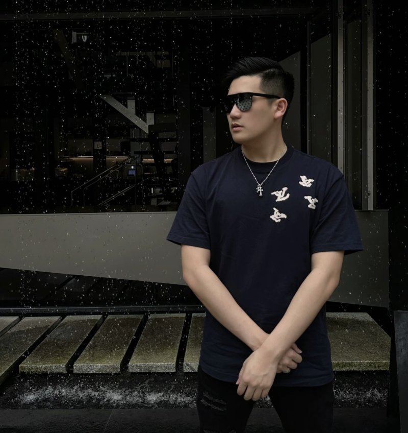 Louis Vuitton Monogram Print Black T-Shirt view