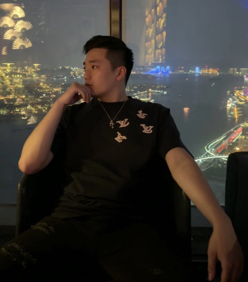 Louis Vuitton Monogram Print Black T-Shirt view