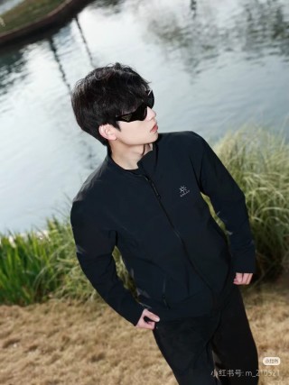 Arcteryx Black Softshell Windbreaker Jacket view 3