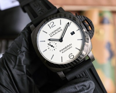 Panerai Luminor Marina Automatic 44mm Black Rubber Strap view 2