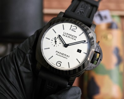 Panerai Luminor Marina Automatic 44mm Black Rubber Strap view 3