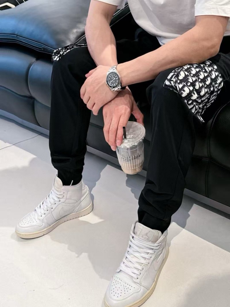 Black Relaxed Fit Jeans
