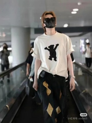 We11Done White Bear Flocked Print Short Sleeve T-Shirt view 4