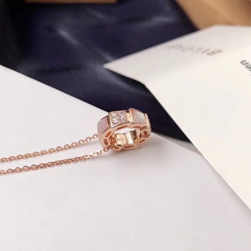 Bvlgari Serpenti Rose Gold Mother-of-Pearl & Diamond Ring view