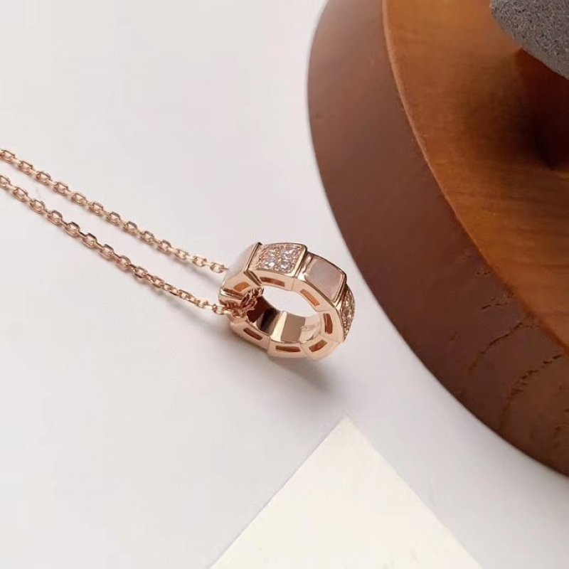 Bvlgari Serpenti Rose Gold Mother-of-Pearl & Diamond Ring view