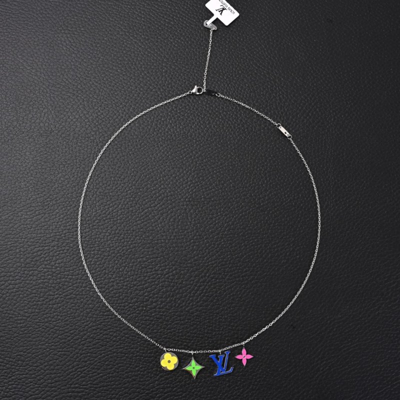 Louis Vuitton LV Flower Four-Leaf Clover Metal Pendant Necklace