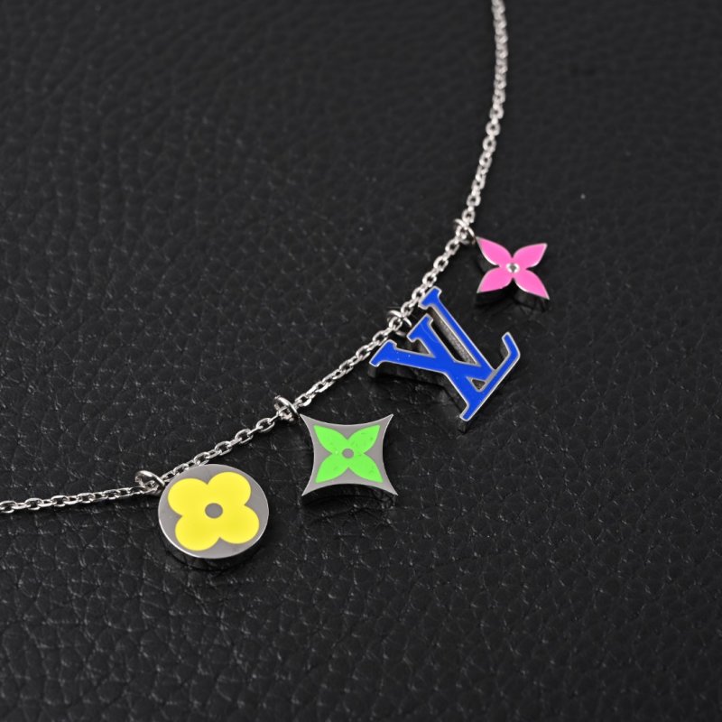 Louis Vuitton LV Flower Four-Leaf Clover Metal Pendant Necklace view