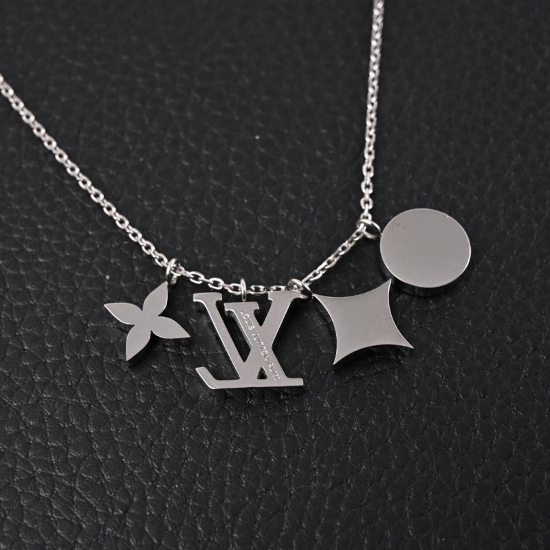 Louis Vuitton LV Flower Four-Leaf Clover Metal Pendant Necklace view