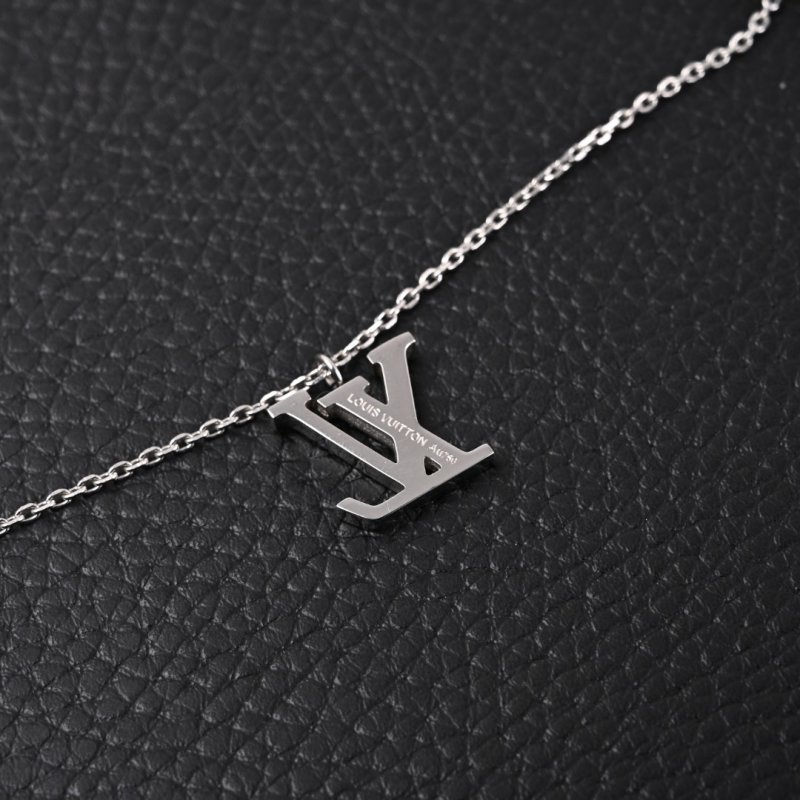 Louis Vuitton LV Flower Four-Leaf Clover Metal Pendant Necklace view