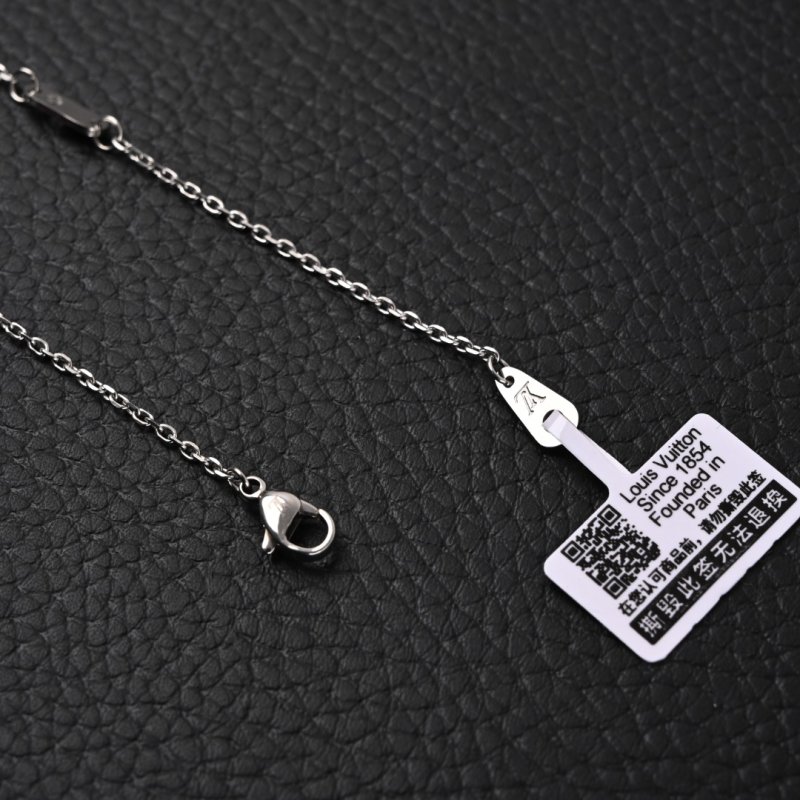 Louis Vuitton LV Flower Four-Leaf Clover Metal Pendant Necklace view
