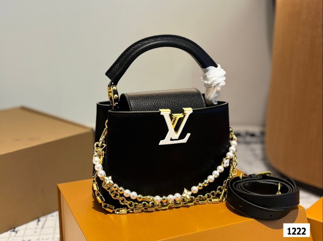 Louis Vuitton Capucines Black Leather Chain Handbag