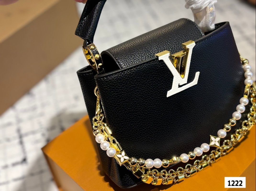 Louis Vuitton Capucines Black Leather Chain Handbag view