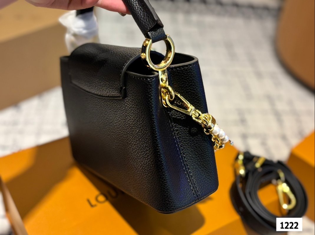 Louis Vuitton Capucines Black Leather Chain Handbag view