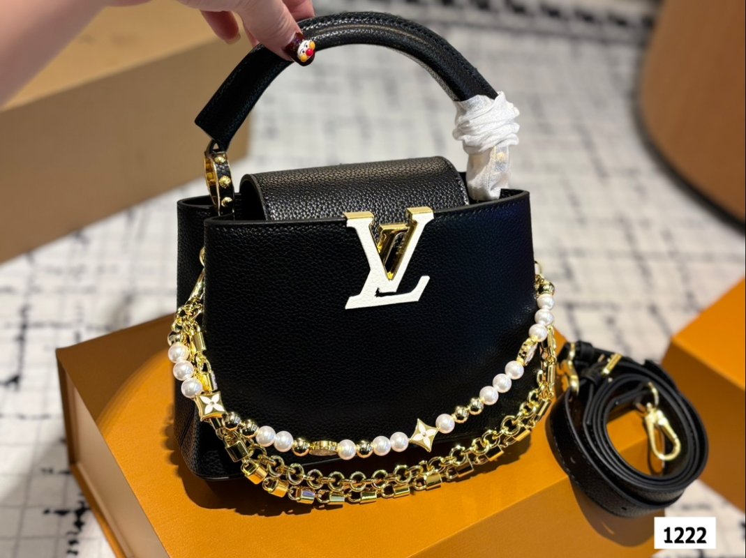 Louis Vuitton Capucines Black Leather Chain Handbag view