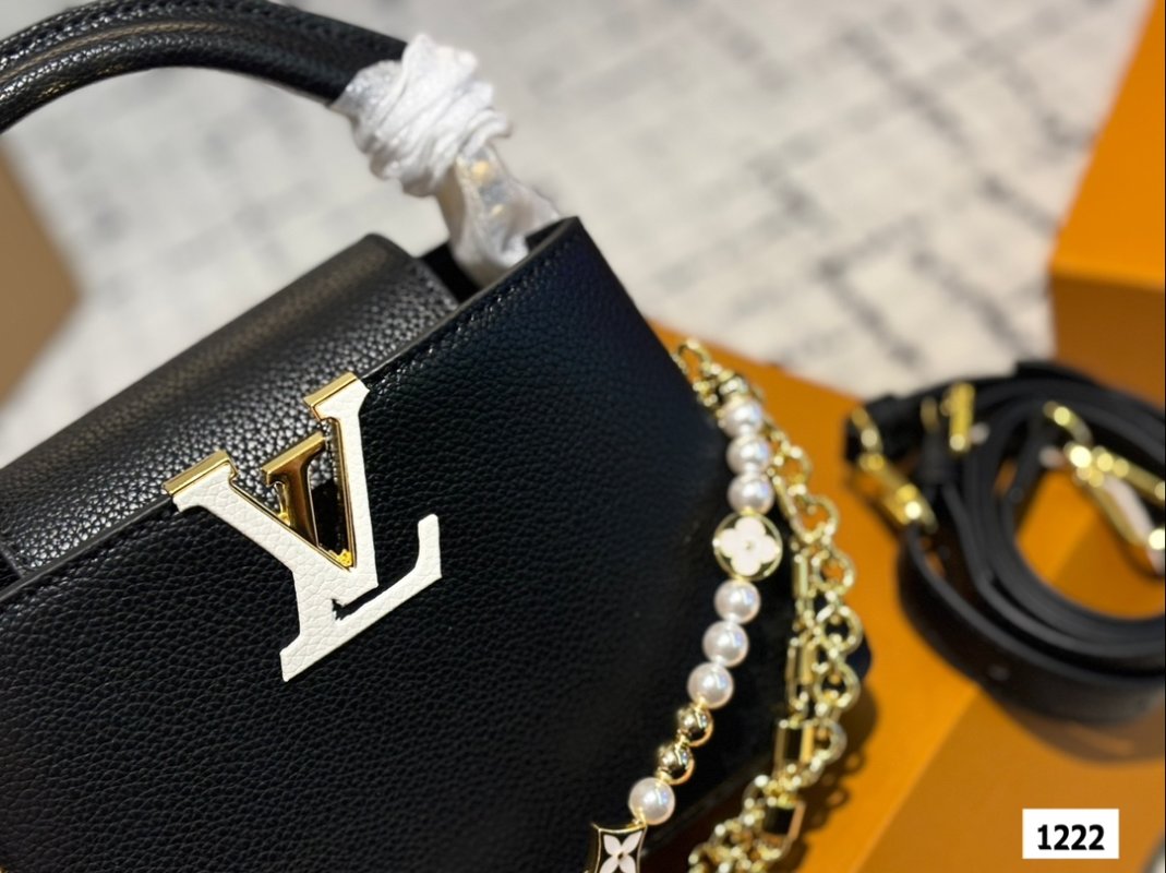 Louis Vuitton Capucines Black Leather Chain Handbag view