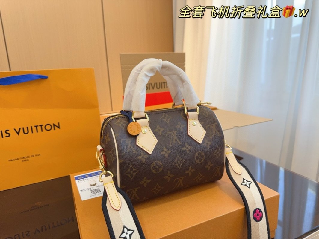 Louis Vuitton Speedy 20 Monogram Canvas Handbag with Leather Trim view