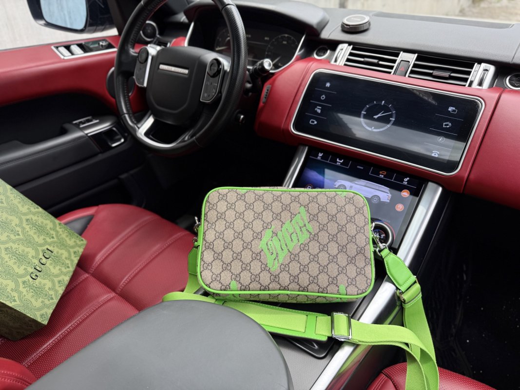 Gucci GG Supreme Messenger Bag Beige Green