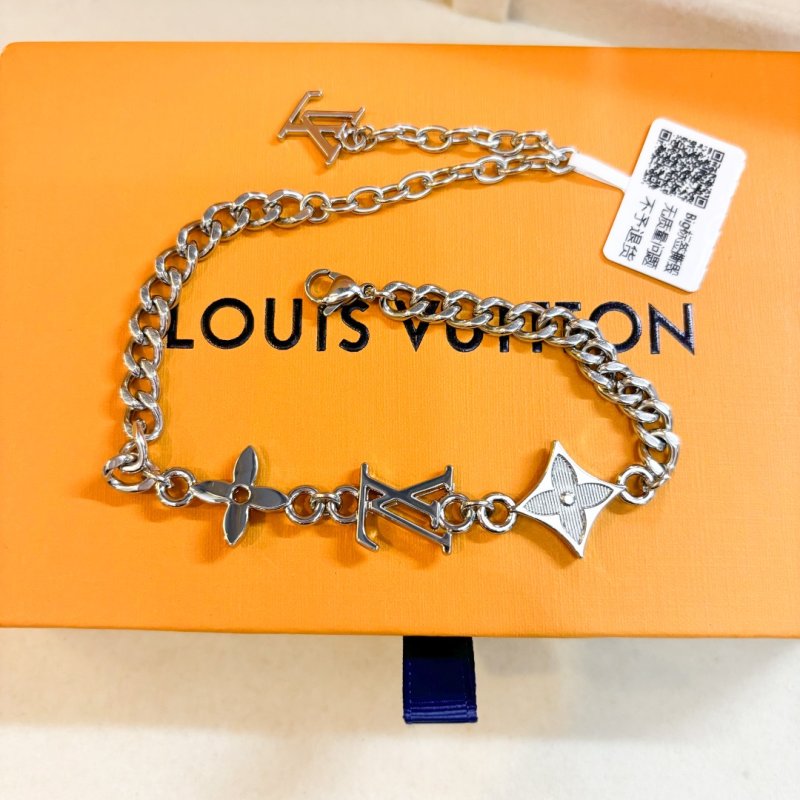 Louis Vuitton Four Leaf Clover Chain Bracelet Silver view