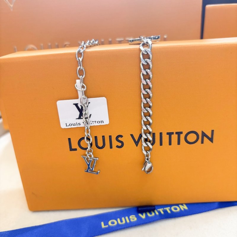 Louis Vuitton Four Leaf Clover Chain Bracelet Silver view