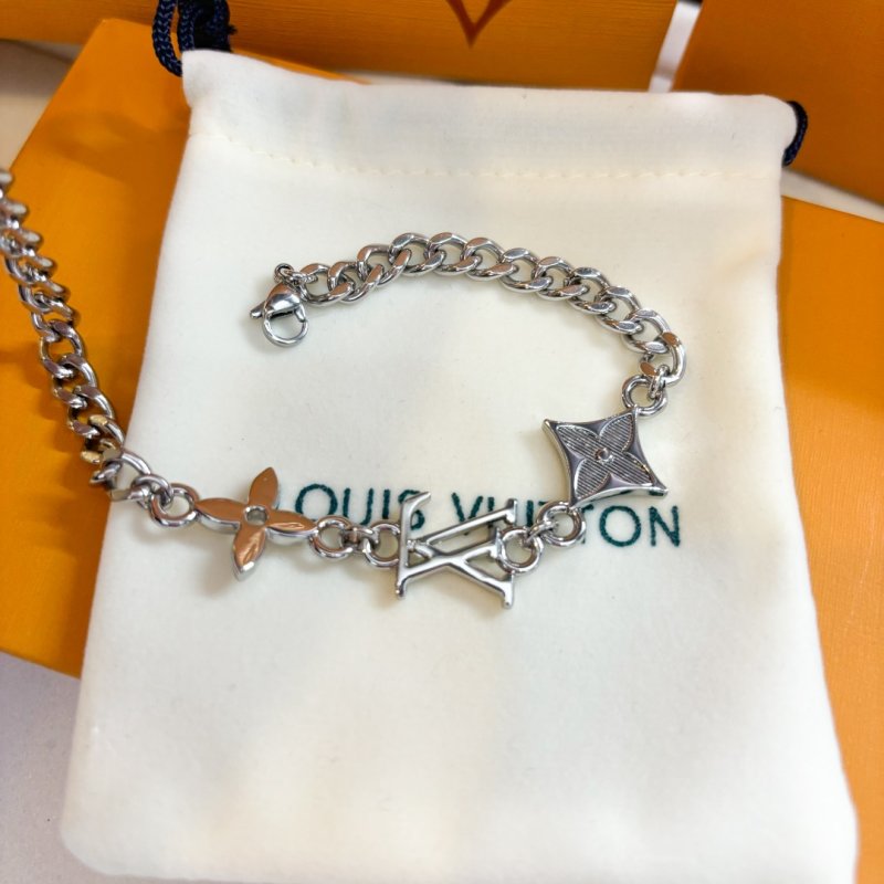Louis Vuitton Four Leaf Clover Chain Bracelet Silver view
