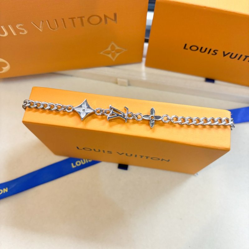 Louis Vuitton Four Leaf Clover Chain Bracelet Silver view