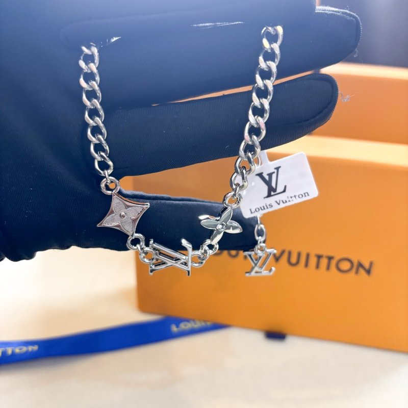 Louis Vuitton Four Leaf Clover Chain Bracelet Silver view