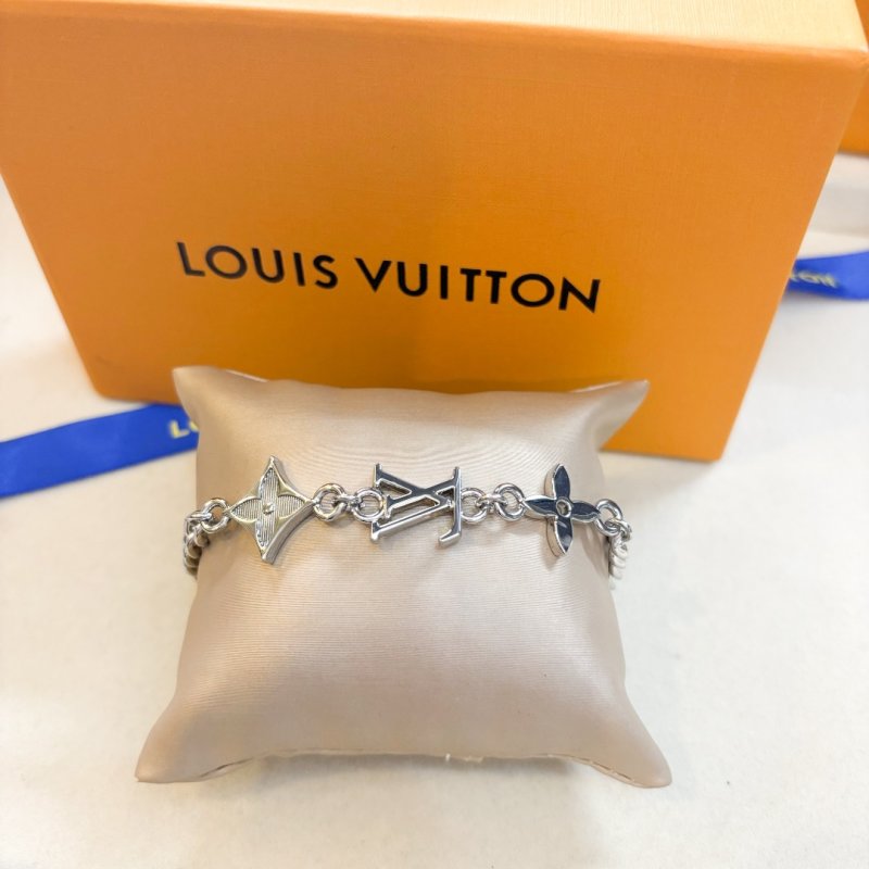 Louis Vuitton Four Leaf Clover Chain Bracelet Silver view
