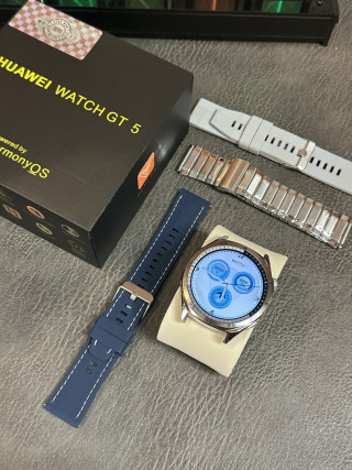 GT5 Smartwatch Topaz Blue with Multiple Bands