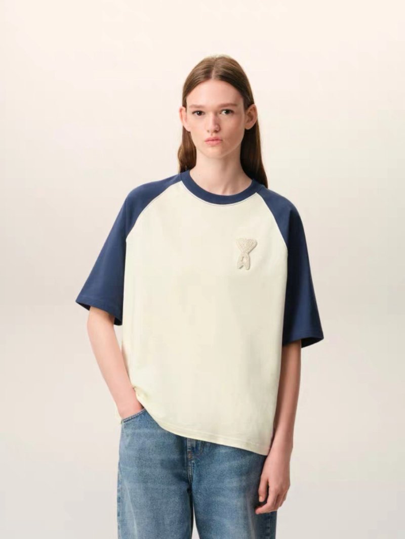 Ami Heart A Logo Raglan T-Shirt Black White view