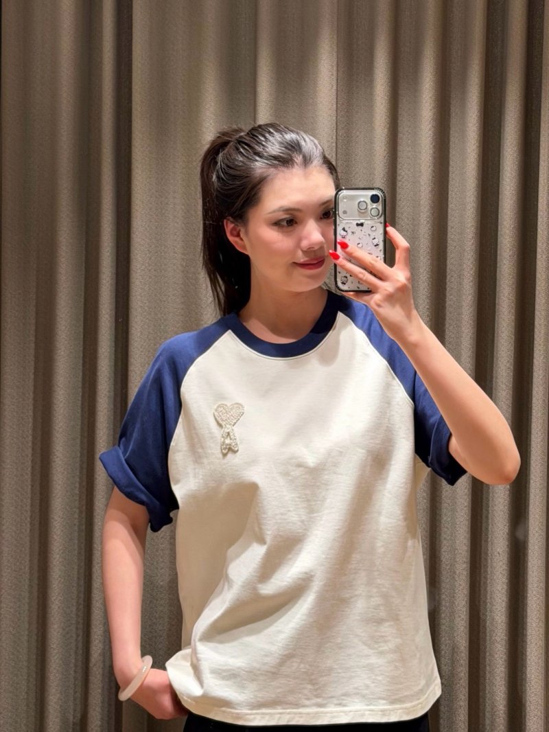 Ami Heart A Logo Raglan T-Shirt Black White view
