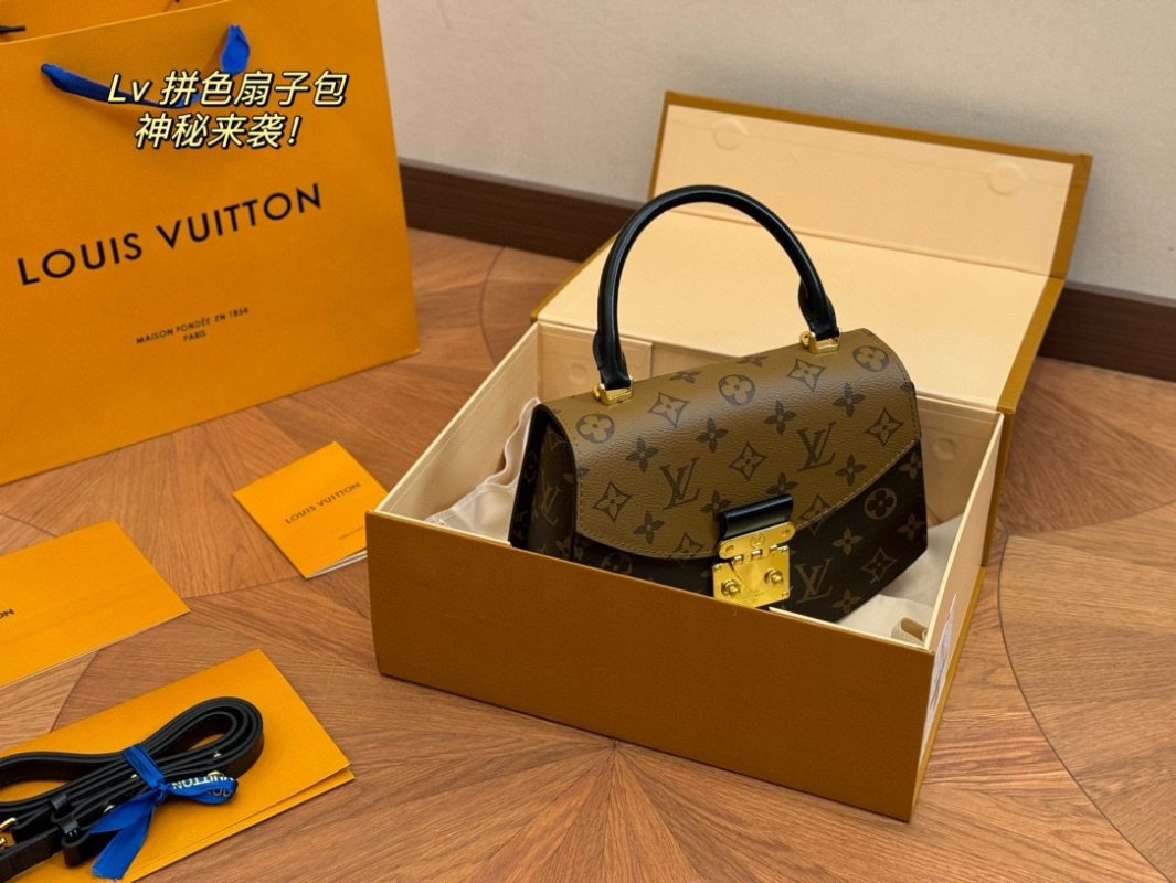 Louis Vuitton Monogram Fan Shoulder Bag - Brown & Gold