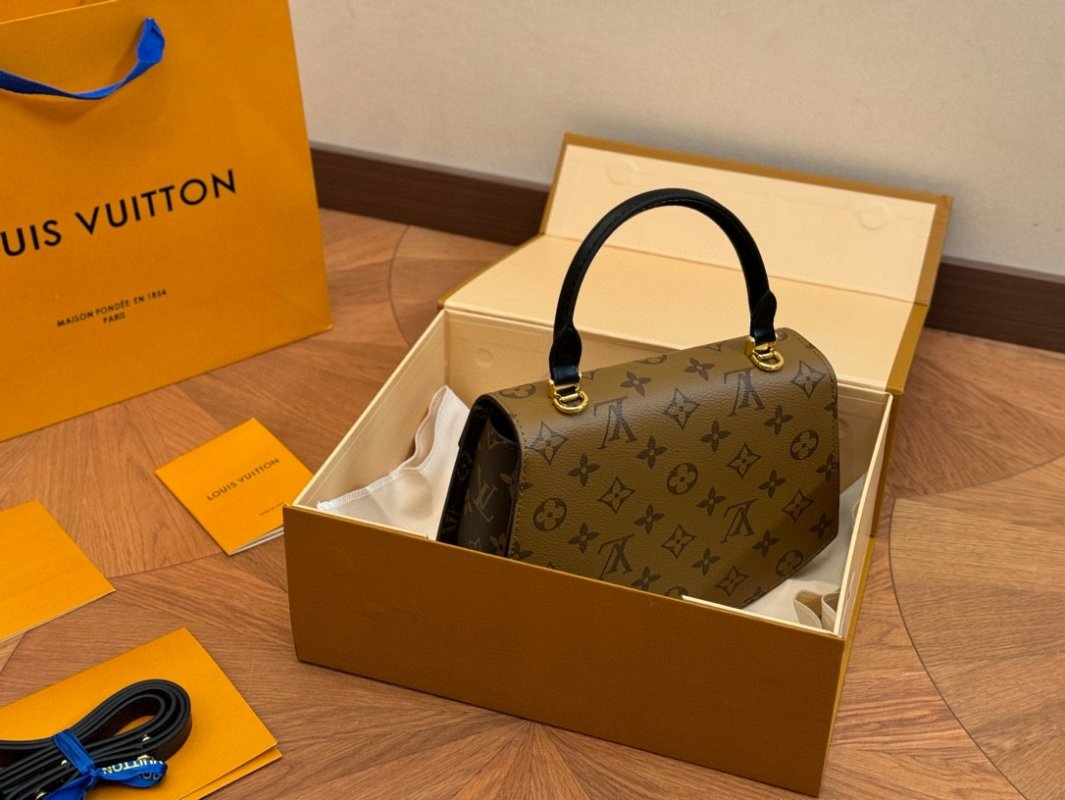 Louis Vuitton Monogram Fan Shoulder Bag - Brown & Gold view
