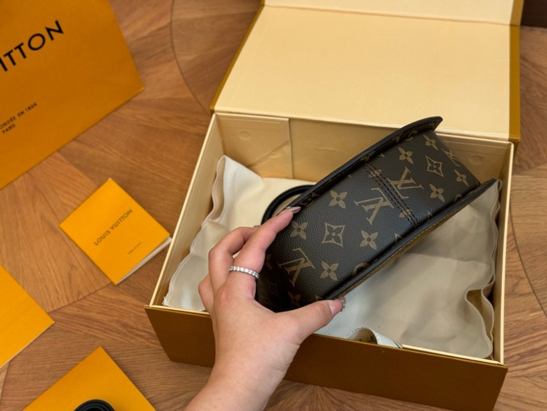 Louis Vuitton Monogram Fan Shoulder Bag - Brown & Gold view