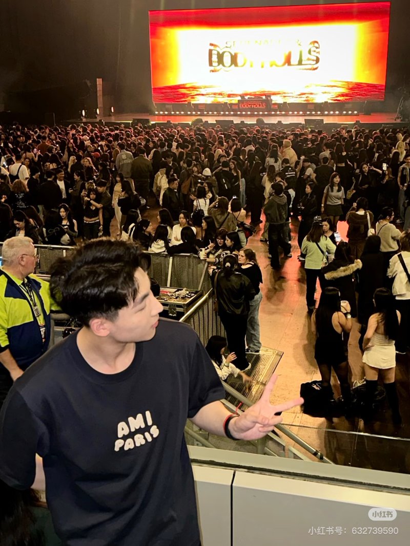 AMI Paris Black Logo T-Shirt view