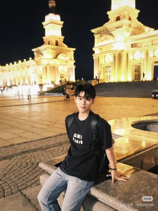 AMI Paris Black Logo T-Shirt view 6